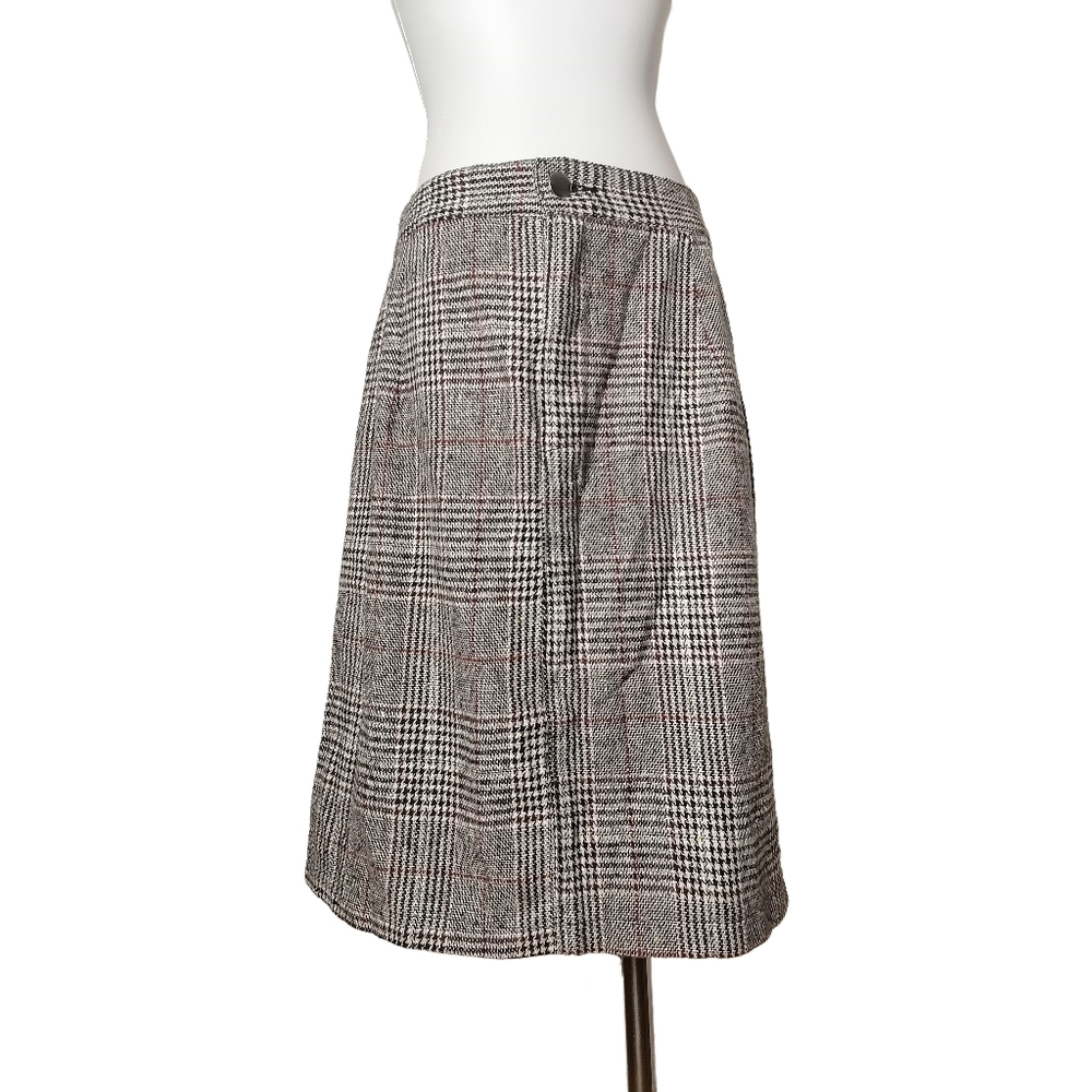 🌰 28"W, tan/brown/black plaid skirt